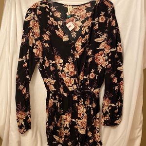 Women's Super Cute Floral Romper Size Medium
